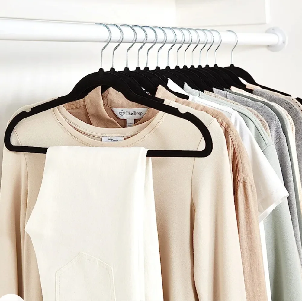 Bundle of 20 velvet coat hangers Black